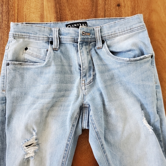 Distressed skinny jeans - Picture 5 of 8